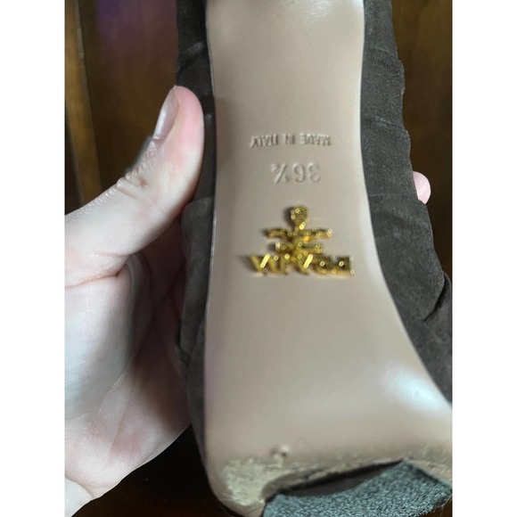 prada heels - Picture 2 of 3